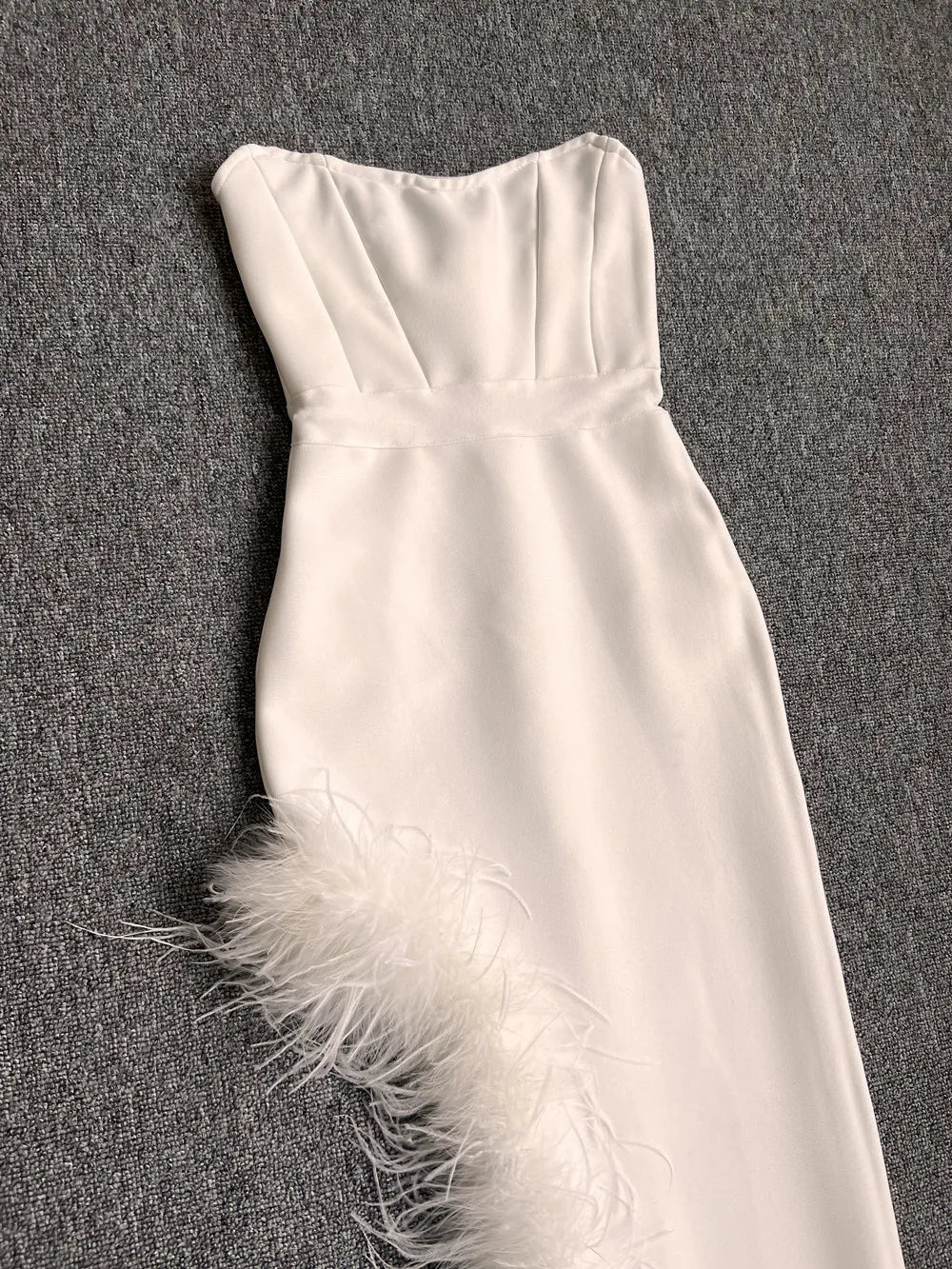 New Women Sexy Strapless Black White Feather Midi Bandage Dress 2026 Split Knitted Elegant Evening Bodycon Party Dress